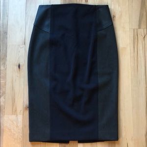 Express skirt with leather-like detail